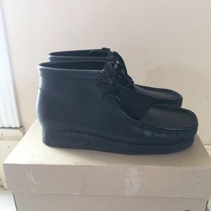 Leather black Clarks wallabee
